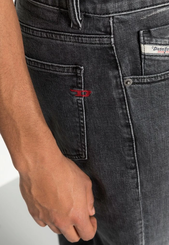 Best deal ❤️ Diesel LIBRARY 2019 STRUKT - Slim Fit 🎁 Jeans - Black/dark Grey 🥰 7 Best deal ❤️ Diesel LIBRARY 2019 STRUKT - Slim Fit 🎁 Jeans - Black/dark Grey 🥰 - Image 5