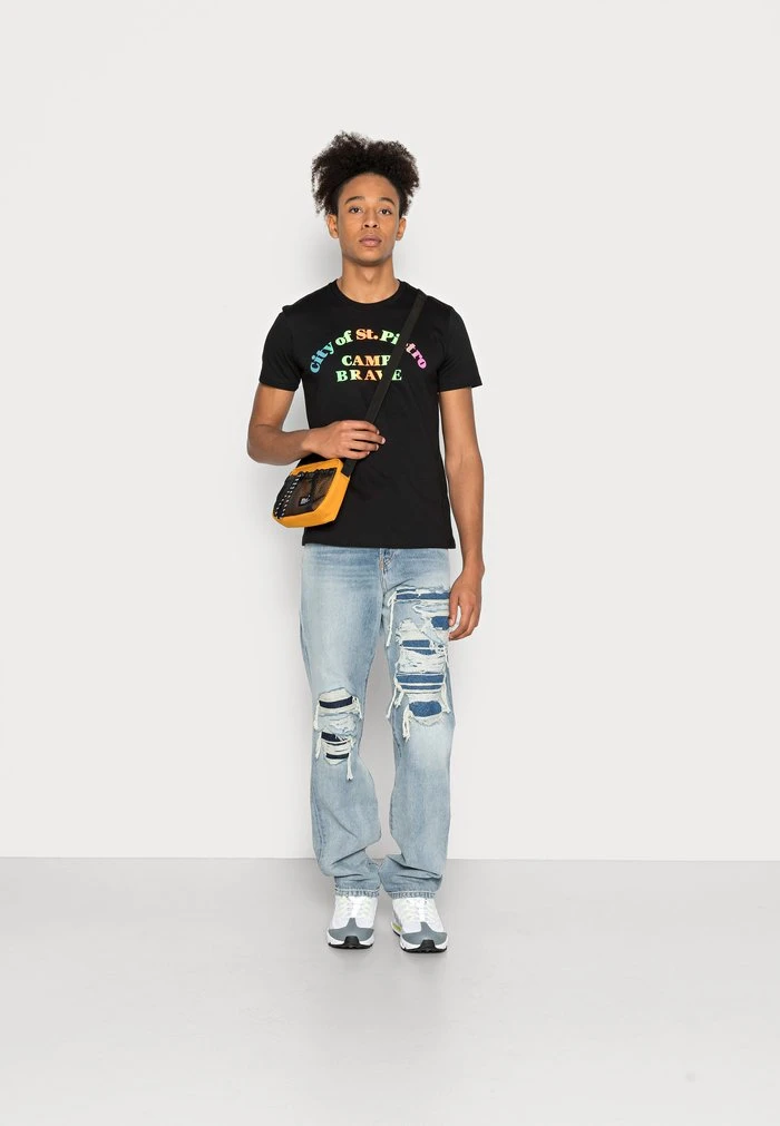 Discount โ Diesel T-INY-C1 - Print T-shirt - Black ๐ 4 Discount โ Diesel T-INY-C1 - Print T-shirt - Black ๐ - Image 2